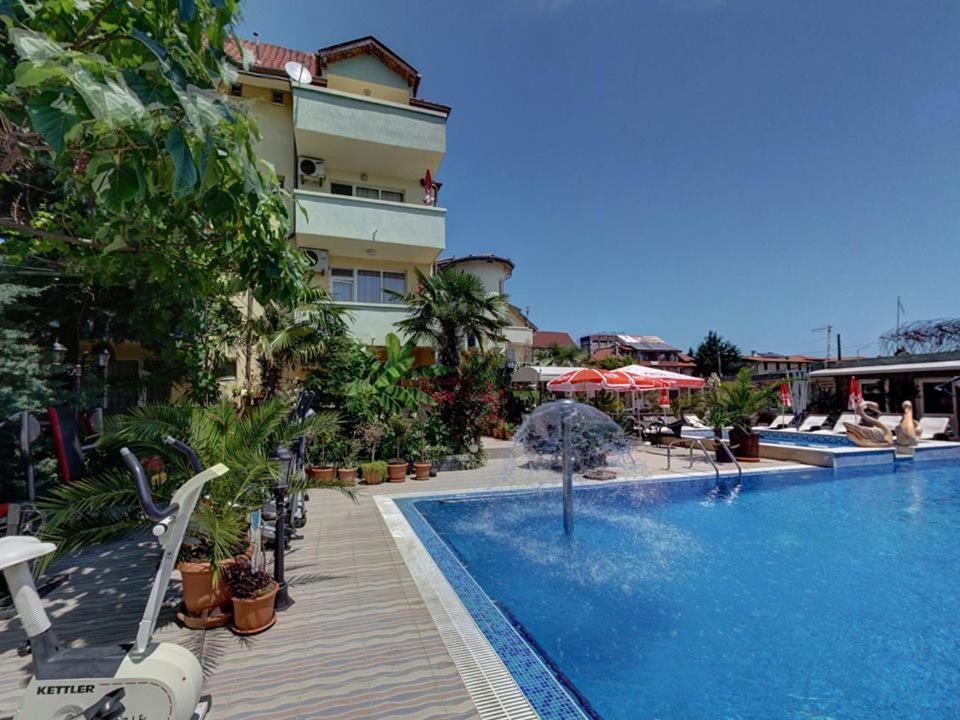Family Hotel Gogov Sinemoretz Exteriör bild